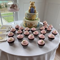 Andover bakeshop - Vanilla cake with strawberry filling decorated for my daughters shower