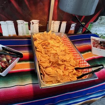 Tacos El Del Gorrito - Close up of self serve station - Food Trucks Near Me - Oxnard, California