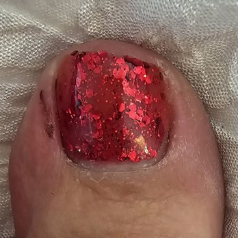 La Beaute Nails and Spa - Cut toe from pedicure - Skin Care Near Me - Pasadena, California