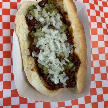 Mama Bears - a chili dog with onions on a bun - Food Trucks Near Me - Alvin, Texas Mama Bears - a chili dog with onions on a bun - Food Trucks Near Me - Alvin, Texas