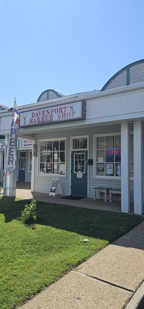 Davenport’s Barbershop  Logo