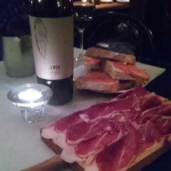 Los Pergaminos - Jamon iberico, pan con tomate and Spanish red wine... heaven - Tapas Bars Near Me - Barcelona, B Los Pergaminos - Jamon iberico, pan con tomate and Spanish red wine... heaven - Tapas Bars Near Me - Barcelona, B