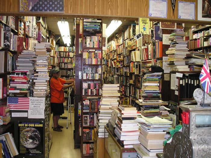 THE GALLERY BOOKSTORE Updated October 2024 74 Reviews 923 W