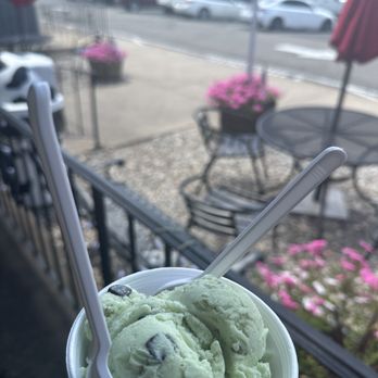 Cromwell Creamery - Ice Cream & Frozen Yogurt Near Me - Cromwell, Connecticut Cromwell Creamery - Ice Cream & Frozen Yogurt Near Me - Cromwell, Connecticut