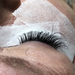 The Lash Room - Gorgeous volume