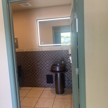 Afghan Burrito - Clean facilities. First thing I judge restaurants on, and Afghan Burrito passes the test with flying colors. - Mexican Near Me - Berkeley, California