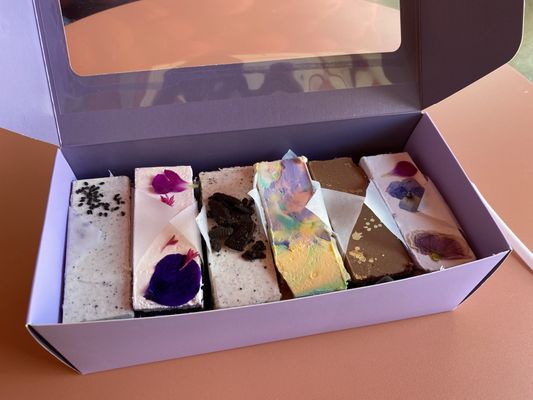 Flouring Cake Shop by null