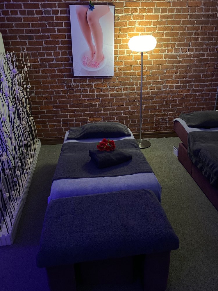 LUCKY STAR FOOT SPA Updated August 2024 16 Photos 600 NW Naito