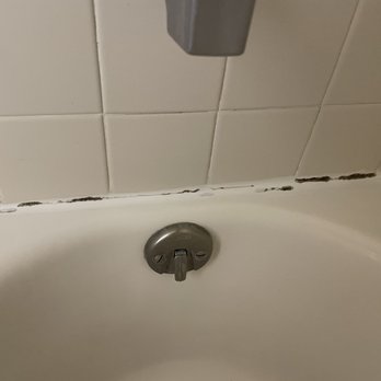 Snow King Resort Hotel and Condos - Dirty, moldy tub. - Ski Resorts Near Me - Jackson, Wyoming