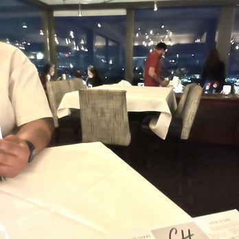 Chart House - This Top Part Is Cozy, But If U Want To Sit W/ An Up-Close View Of The Willamette River, See If You Can Request A Window Table - Seafood Near Me - Portland, Oregon