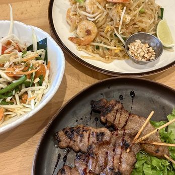 Manon - Shrimp Pad Thai, (Moo Ping) 4 Grilled Pork Skewers, Papaya Salad - Thai Near Me - Fullerton, California