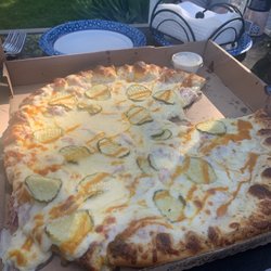 Plattes Pizzeria - Dill Pickle pizza