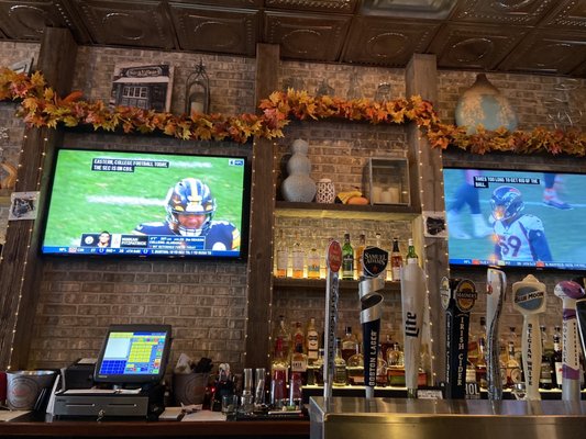 NORTH VILLAGE TAVERN - Updated November 2024 - 40 Photos & 60 Reviews ...