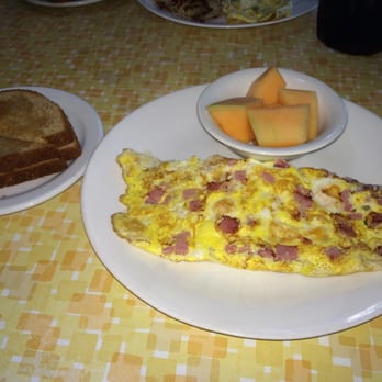 Park Crest Diner - Ham omelette with cheese at Park Crest Cafe - Cafes Near Me - Burnaby, British Columbia