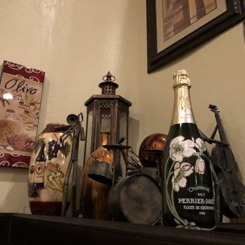 Luna Restaurant - Inside decorations - Italian Near Me - Concord, California