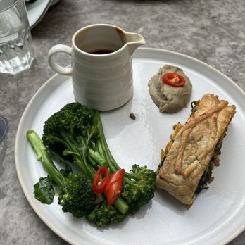 The Swan - Butternut Squash Wellington - Pubs Near Me - London, XGL