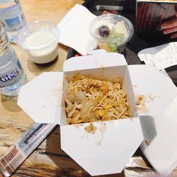 Wok Street - Wok with chicken and yakisoba sauce.