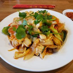 Pan fried soft noodles with chicken