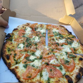 New Haven Pizza Truck - Margarita pizza - Food Trucks Near Me - North Haven, Connecticut