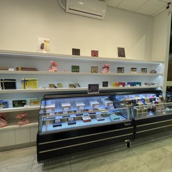 ROYCE Chocolate - Chocolatiers & Shops Near Me - Arlington Heights, Illinois