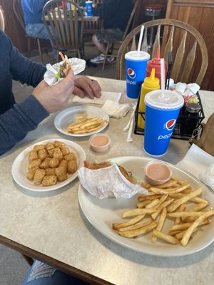 Bill & Bea's Drive In by null