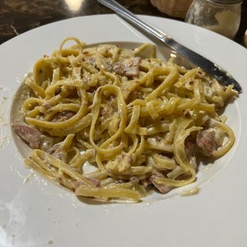 Basani's Pizzeria Trattoria - Fettuccini Creamy Carbonara - Italian Near Me - Miami, Florida Basani's Pizzeria Trattoria - Fettuccini Creamy Carbonara - Italian Near Me - Miami, Florida