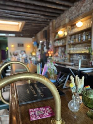 Canary Club by null
