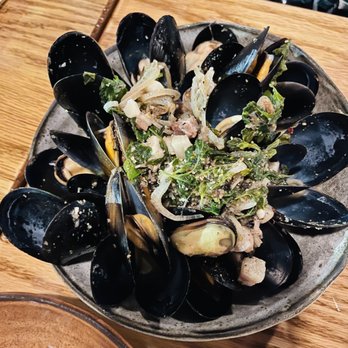 Carrello - Mussels - Italian Near Me - Seattle, Washington Carrello - Mussels - Italian Near Me - Seattle, Washington