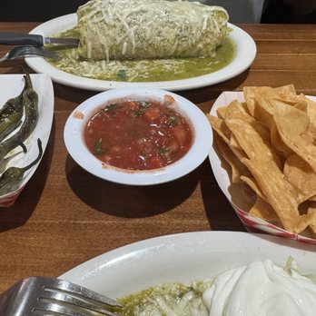 El Amigo #3 - Complimentary chips and salsa and super burrito wet with pastor - Mexican Near Me - Redondo Beach, California El Amigo #3 - Complimentary chips and salsa and super burrito wet with pastor - Mexican Near Me - Redondo Beach, California