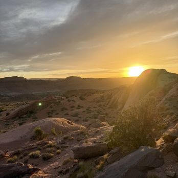 High Point Hummer and ATV - Cliff view on sunset tour - Tours Near Me - Moab, Utah
