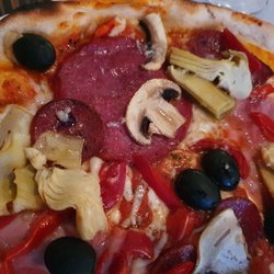 La Montana - Pizza Speciale mit extra Oliven