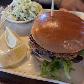 Oakside - Wagyu Burger - Seafood Near Me - Big Bear Lake, California