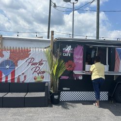 Nina’s Cafe - Outside
