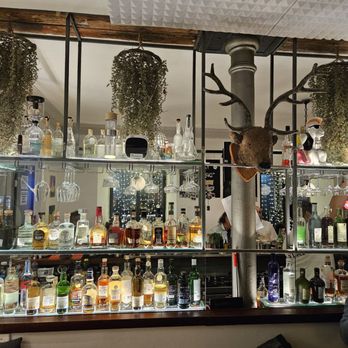 Entre Santos - Interior - Cocktail Bars Near Me - Madrid, M Entre Santos - Interior - Cocktail Bars Near Me - Madrid, M