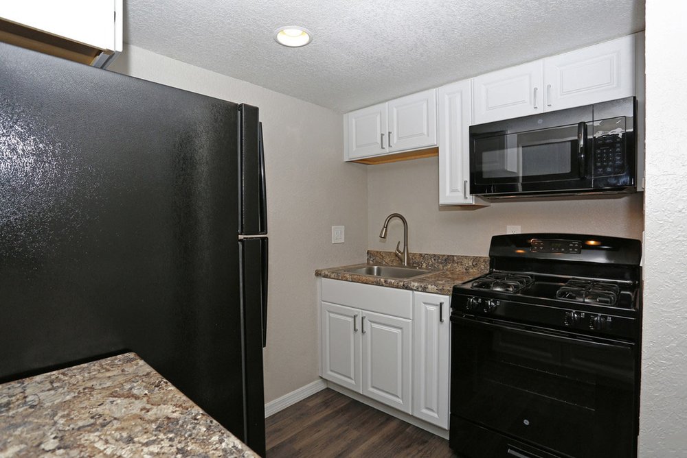 SUNPOINTE PLACE APARTMENTS 701 E Bay Dr, Largo, Florida Apartments