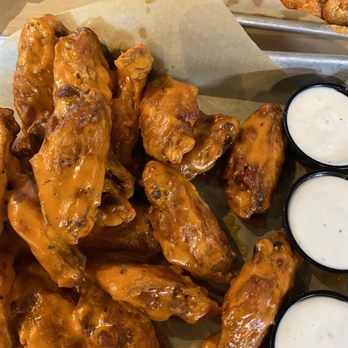 Buffalo Wild Wings - Wings that sat in the kitchen so long that the sauce began to dry up. - Sports Bars Near Me - Castle Rock, Colorado Buffalo Wild Wings - Wings that sat in the kitchen so long that the sauce began to dry up. - Sports Bars Near Me - Castle Rock, Colorado