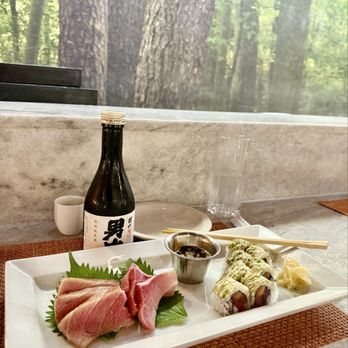One Flew South - Tuna toro and yellow tail sashimi, Kamikaze roll - New American Near Me - Atlanta, Georgia One Flew South - Tuna toro and yellow tail sashimi, Kamikaze roll - New American Near Me - Atlanta, Georgia