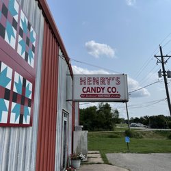 Henry's Candy - Outside sign