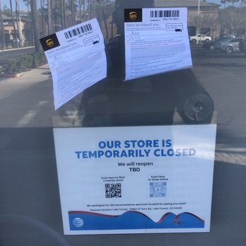 AT&T Store - Closed sign in front door. Looks like UPS doesn't know it's closed either. - Mobile Phones Near Me - Aliso Viejo, California