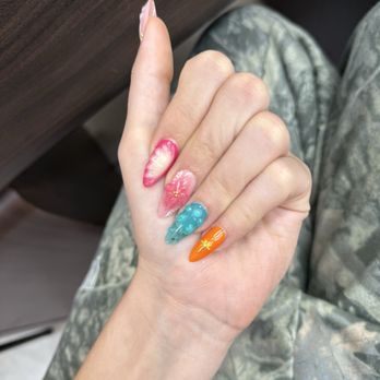 Minnie Nail Bar - Nail Salons Near Me - Claremont, California
