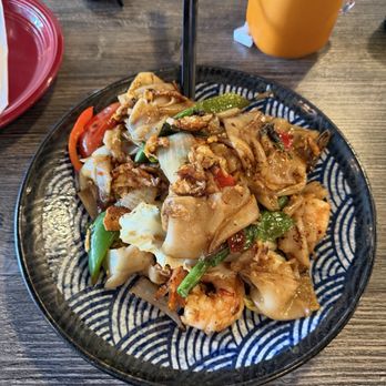 May Thai Kitchen - Pad kee mao with shrimp - Thai Near Me - Alameda, California