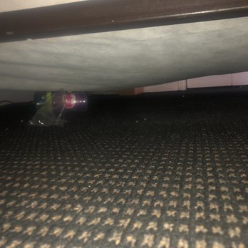 Kingfisher Inn - Trash under master bed. - Hotels Near Me - Garden City, South Carolina Kingfisher Inn - Trash under master bed. - Hotels Near Me - Garden City, South Carolina