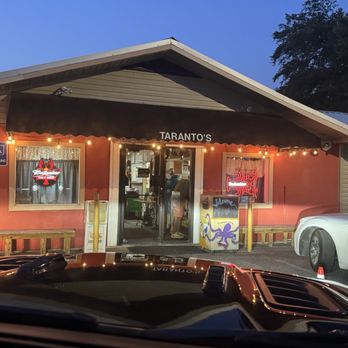 Taranto's Crawfish - The place is bigger than it appears. Great neighborhood restaurants vibes. - Seafood Near Me - Biloxi, Mississippi Taranto's Crawfish - The place is bigger than it appears. Great neighborhood restaurants vibes. - Seafood Near Me - Biloxi, Mississippi