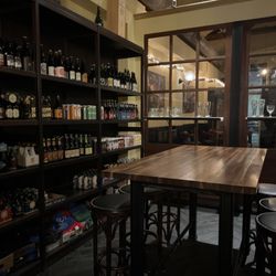 ØL Beercafe & Bottle Shop - Beer room.