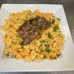 La Cucina Ristorante & Pizzeria - Farfullé allá vodka with sausage