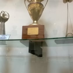 Tienda Pumas - El primero de muchos trofeos de abolengo obtenidos por la Universidad: Ascenso de la temporada 1961-1962