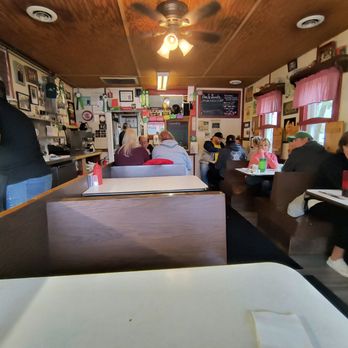Whitehouse Restaurant - Inside - Diners Near Me - Clare, Michigan