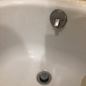 Vivere Hotel - Bath tub is just gross - Hotels Near Me - Muntinlupa, NCR