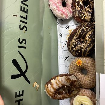 Deaux - Lemon ricotta, orange blossom, miso banana, chocolate peanut butter x2, cranberry ginger - Donuts Near Me - Redlands, California Deaux - Lemon ricotta, orange blossom, miso banana, chocolate peanut butter x2, cranberry ginger - Donuts Near Me - Redlands, California