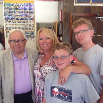 Uncle Lous Fried Chicken - Nice local man that bought our lunch! - Chicken Wings Near Me - Memphis, Tennessee Uncle Lous Fried Chicken - Nice local man that bought our lunch! - Chicken Wings Near Me - Memphis, Tennessee